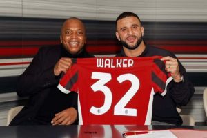 Kyle Walker tri ân David Beckham bằng cách chọn chiếc áo số 32 tại AC Milan